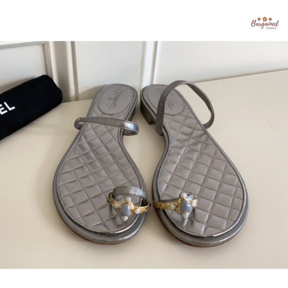 Authentic CHANEL Silver Leather Enamel Embellished Toe Ring Flat Sandals 37C - Picture 12 of 13